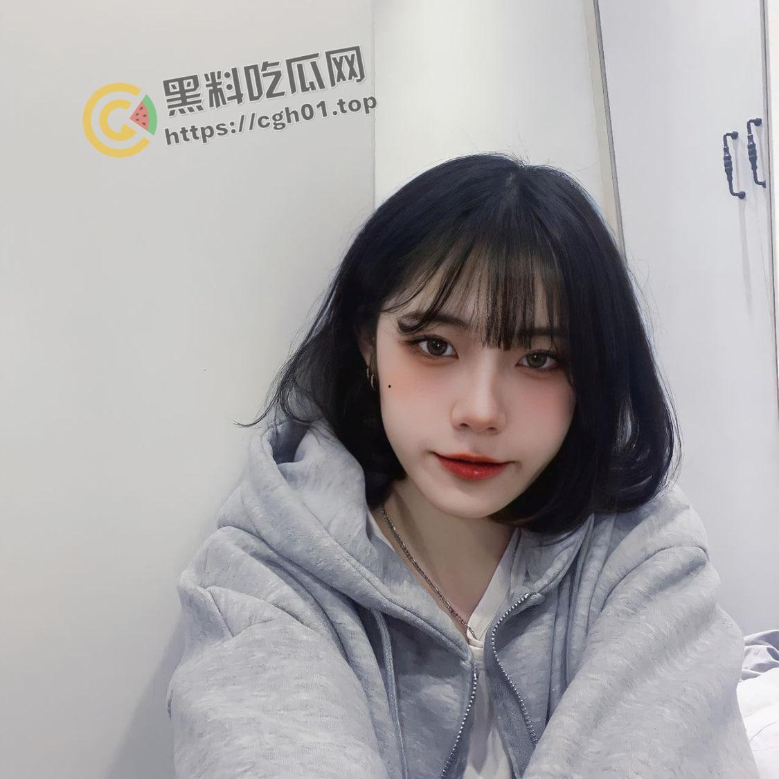 台湾台北大学生 教科书级别反差婊  御姐脸的人性飞机杯 自慰都能水多的溢出来-20