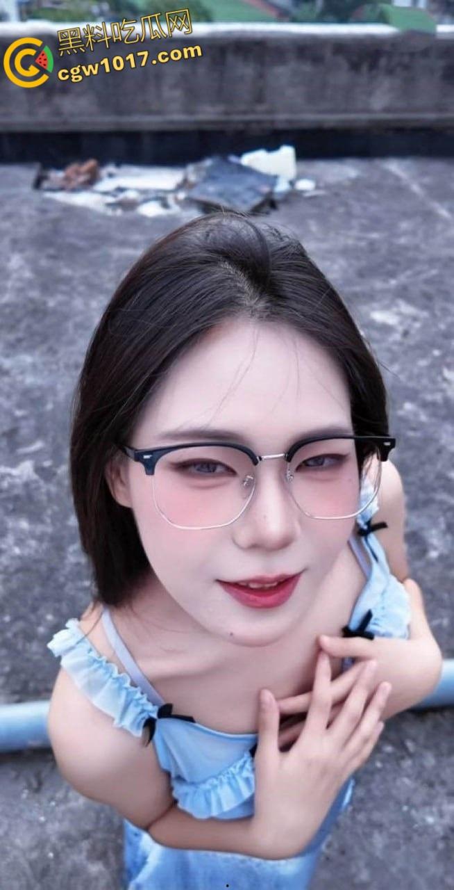 抖音网红【桃桃酱乖乖】大尺度视频泄漏，纤手捻粉嫩乳头硬挺晃荡，掰穴自慰咬唇娇喘奶香四溢！-3