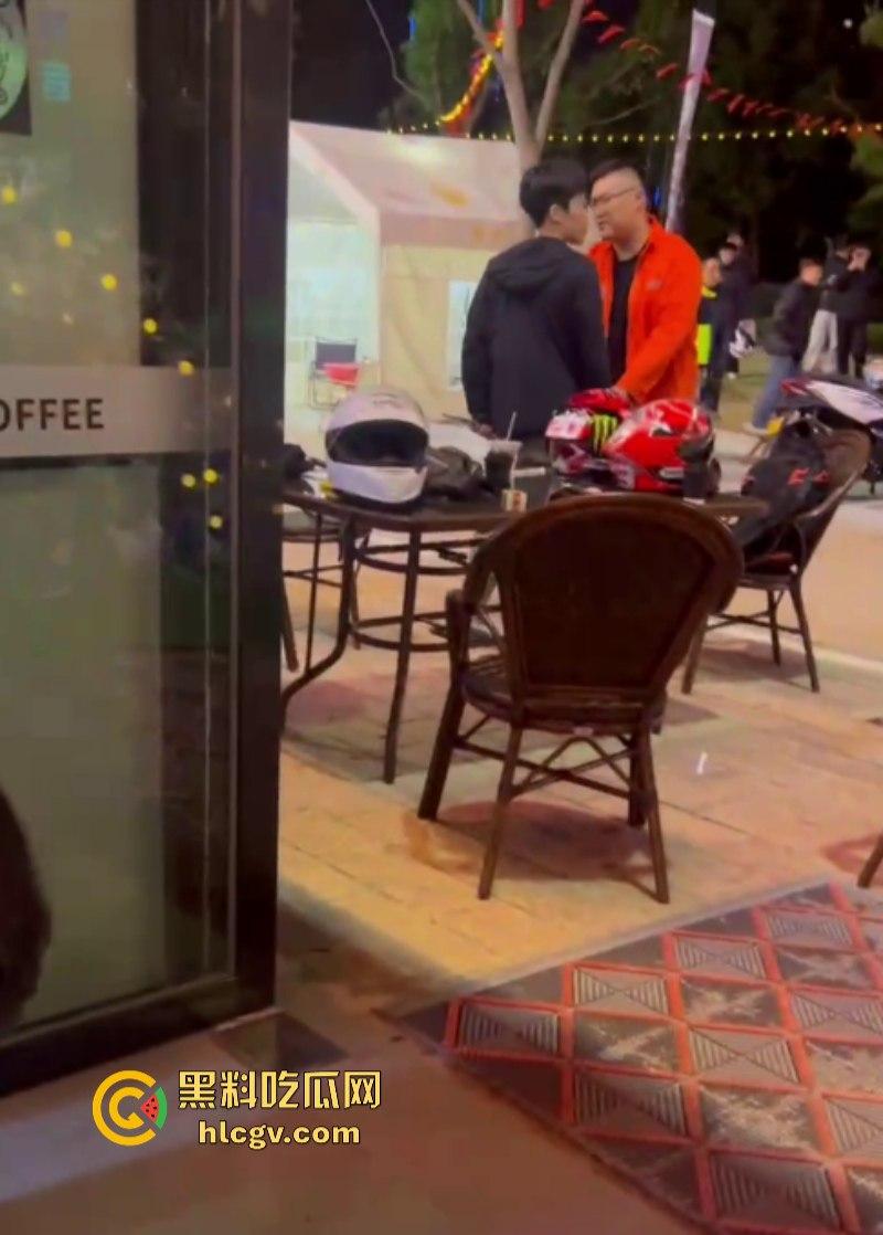 江苏南通小米su7小伙大战摩托人后续 小伙单杀一人 嘲讽哥侥幸存活 朋友惨被祭天！-8