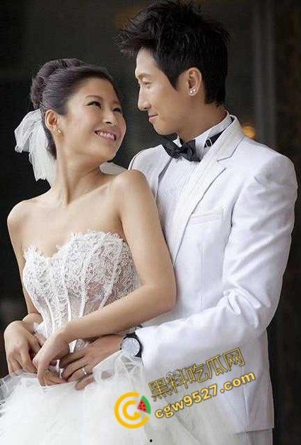 明星也淫乱!香港功夫巨星【洪金宝】儿媳【周家蔚】群交视频大曝光,1女V多男,画面真刺激-1