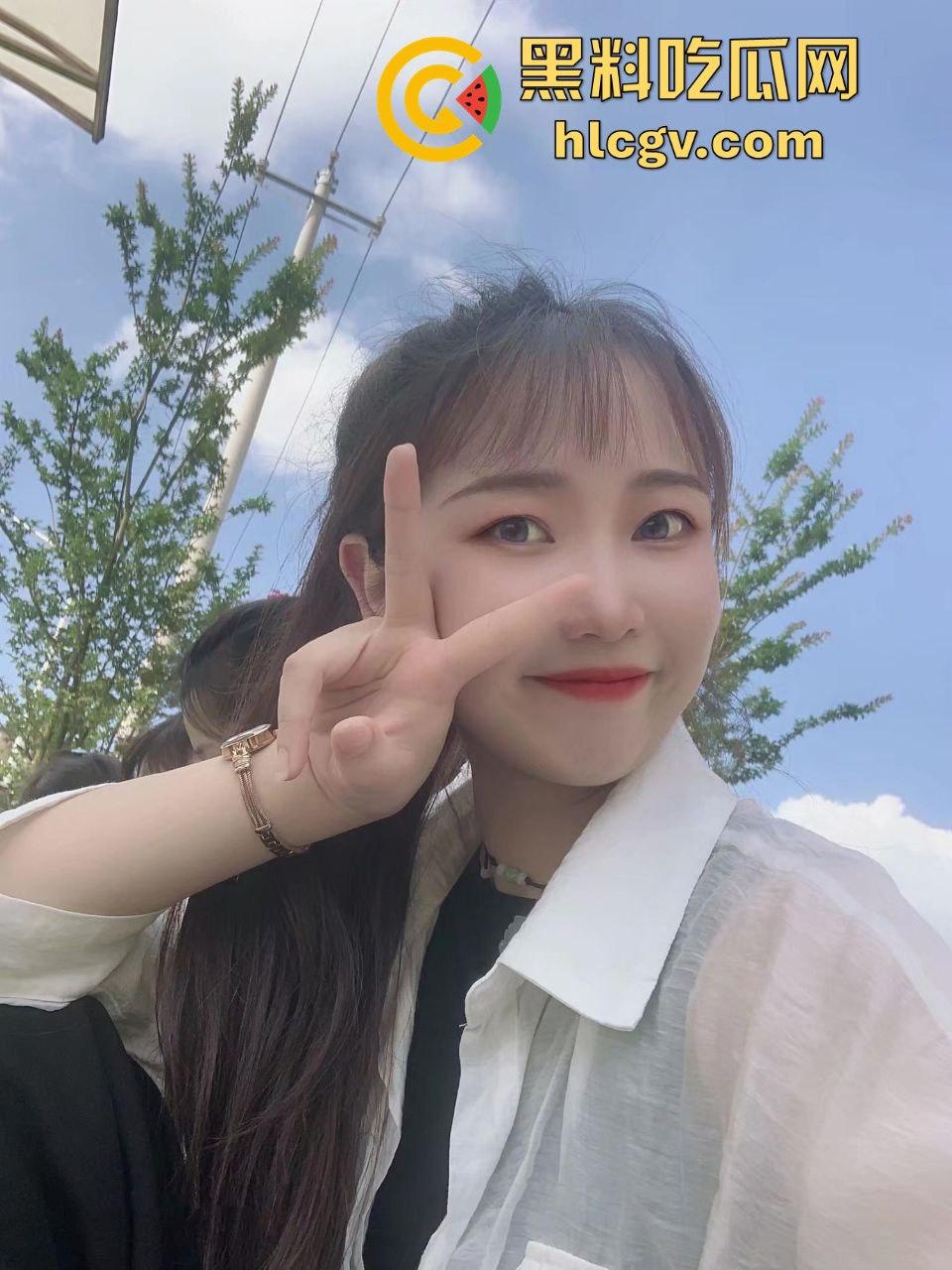 山东大学【刘温璐】疑似被偷拍不雅视频流出!长相清纯却放得开,骚劲十足让人瞠目结舌!-1