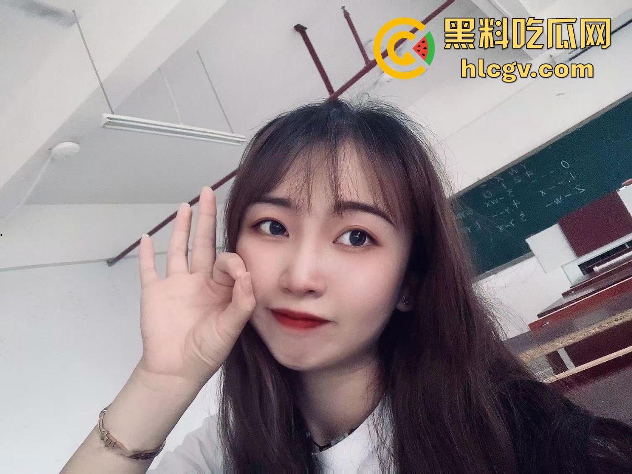 山东大学【刘温璐】疑似被偷拍不雅视频流出!长相清纯却放得开,骚劲十足让人瞠目结舌!-4