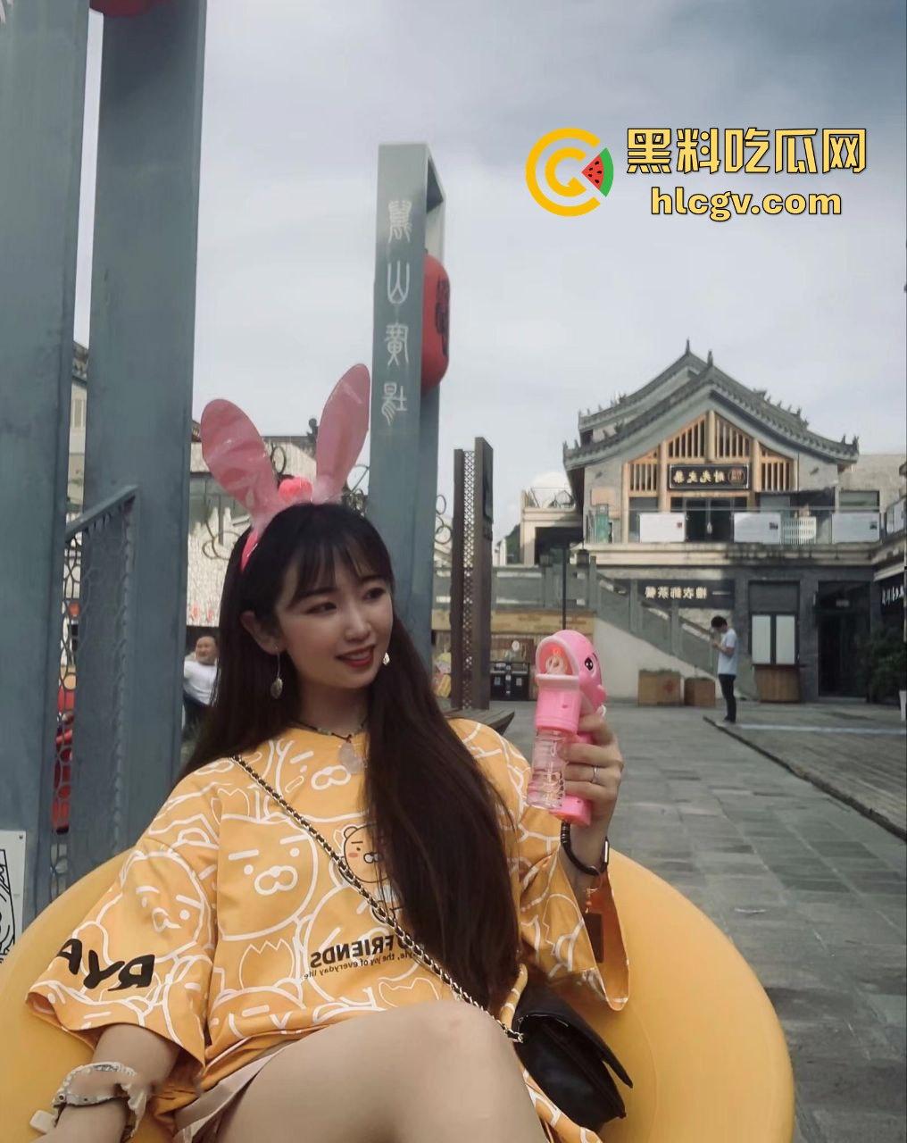 山东大学【刘温璐】疑似被偷拍不雅视频流出!长相清纯却放得开,骚劲十足让人瞠目结舌!-5