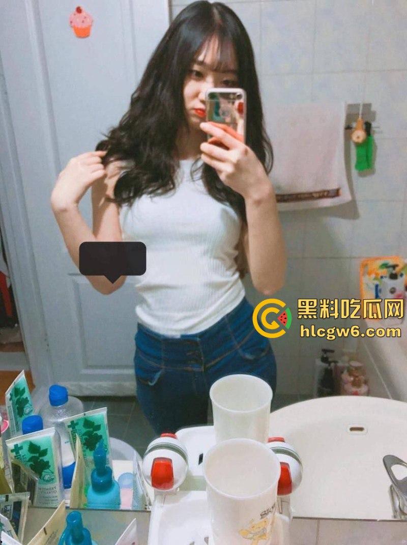 极品美乳妹子【邹雯】不雅自拍视频被渣男炫耀泄密 揉胸抠B自慰十分刺激!-2