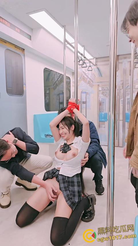 极品福利姬【慕慕Momo】,jk制服白虎嫩穴,在电车被捆绑SM调教,扯着扶手被抱起来肏,高潮爽到瘫痪倒地 !-3