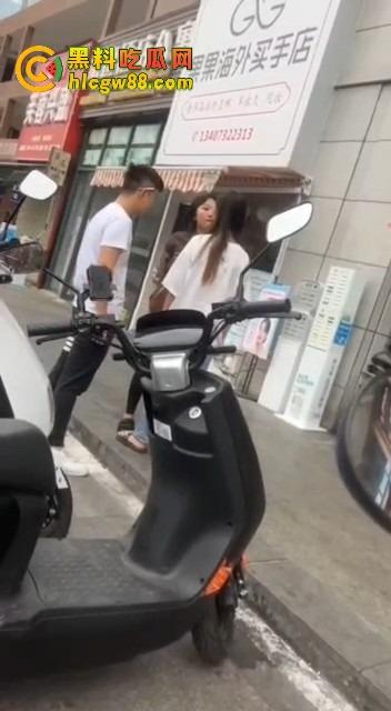 柳州精神小妹在线变刀妹,吵个架掏刀就捅,气势嚣张两刀下去直接教做人!你狂?刀妹更狂!-3