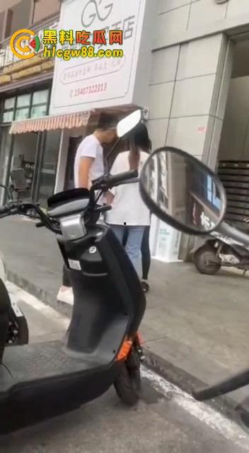 柳州精神小妹在线变刀妹,吵个架掏刀就捅,气势嚣张两刀下去直接教做人!你狂?刀妹更狂!-4