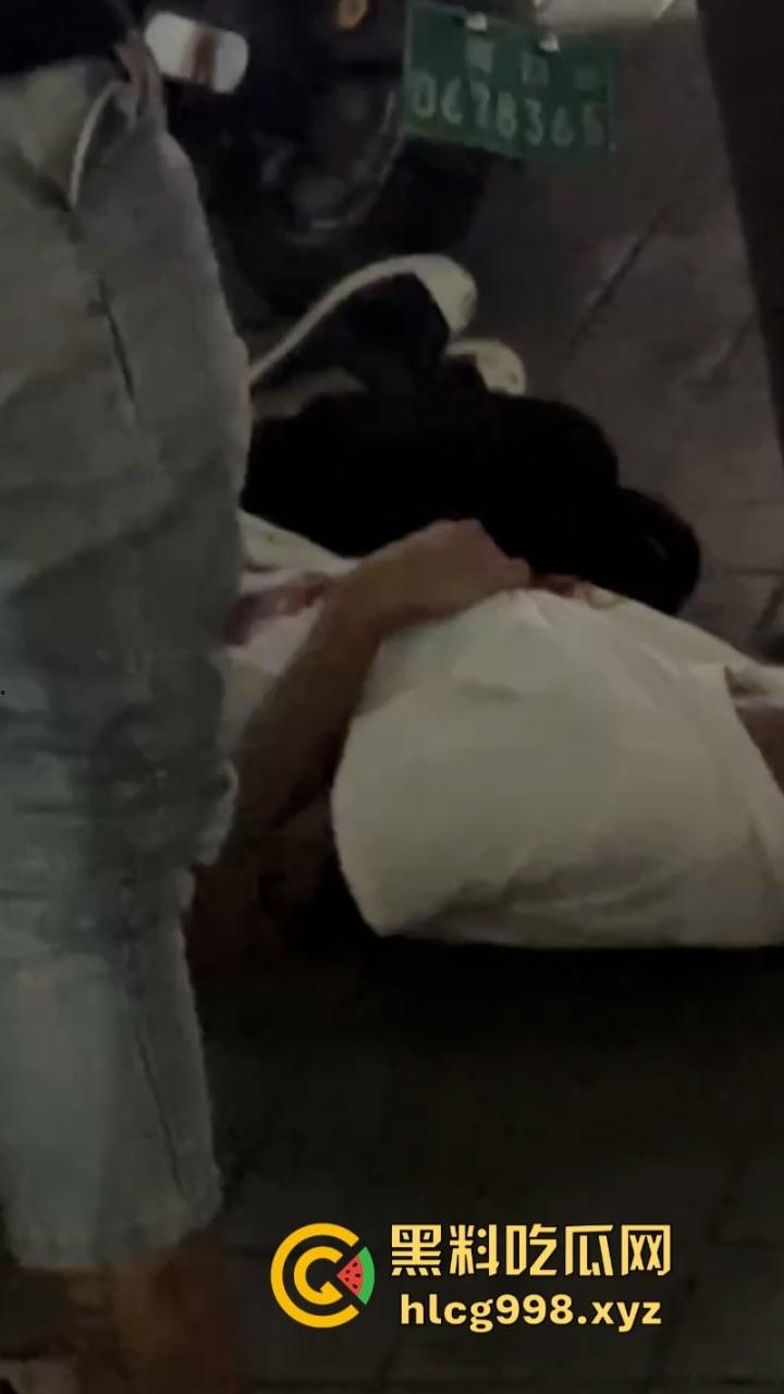 海南订台小哥侯小黑当街被杀视频曝光 平台账号被销 消息封锁 这是得罪啥人了么？-5