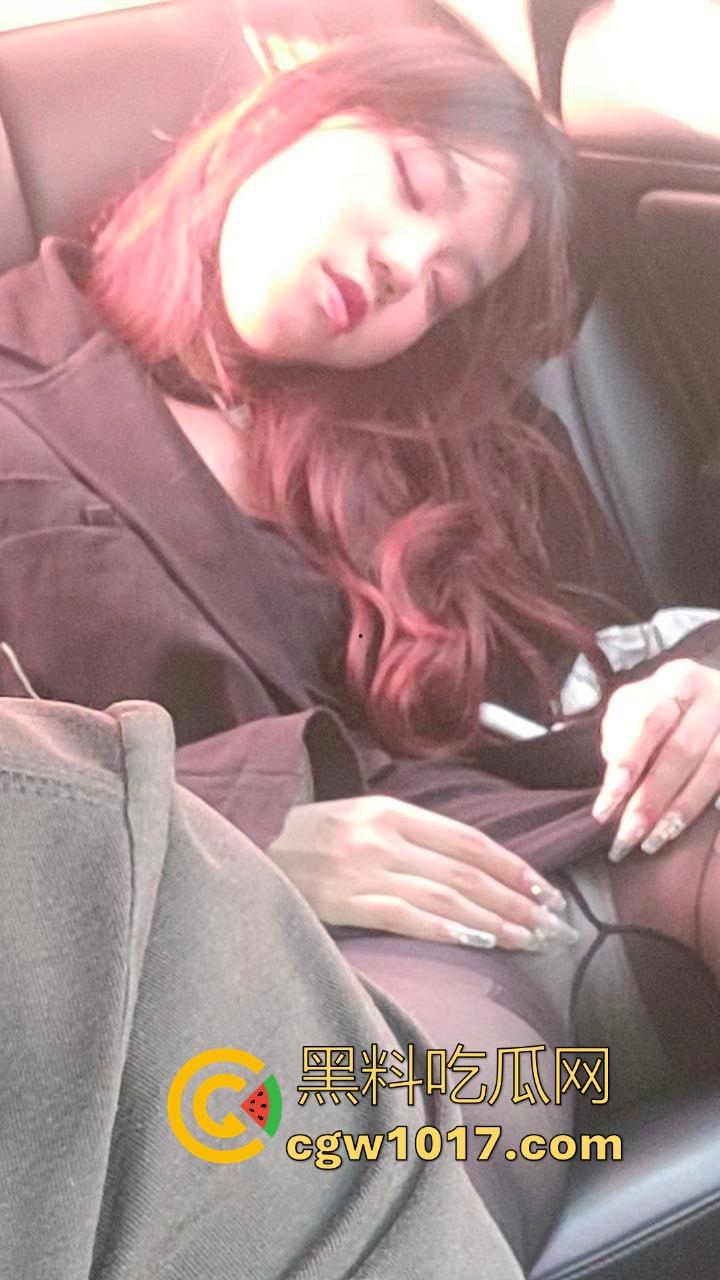 滴滴司机接单2个醉酒的妹子直扑酒店开房，迷迷糊糊状态下双飞深喉，只恨当时的自己没长两个鸡吧！-5