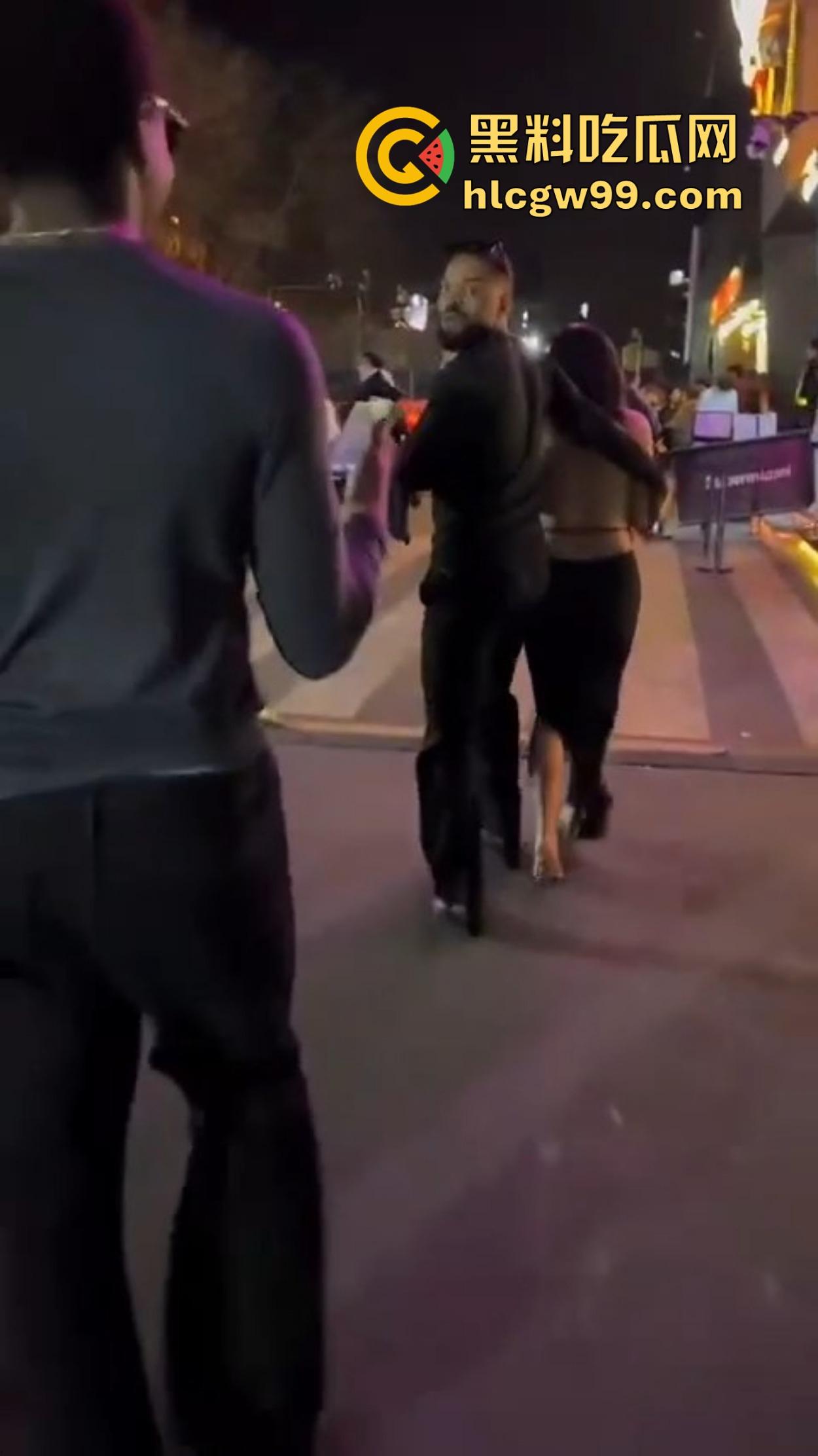 肤色不是问题,酒吧ezgirl女孩最爱吃巧克力鸡巴,巴西牛排逼免费送操,还能无套一发到底!-2