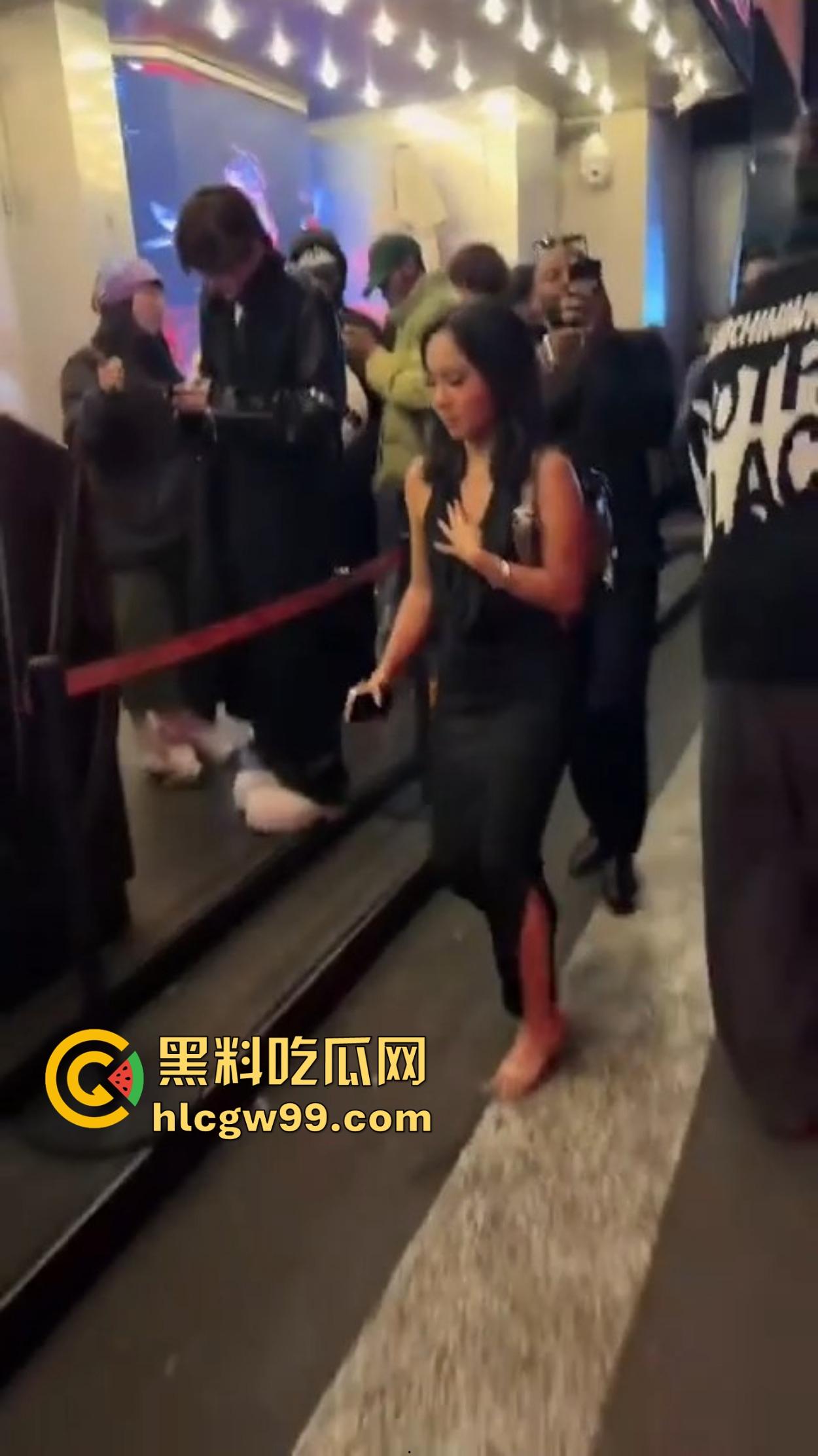 肤色不是问题,酒吧ezgirl女孩最爱吃巧克力鸡巴,巴西牛排逼免费送操,还能无套一发到底!-8