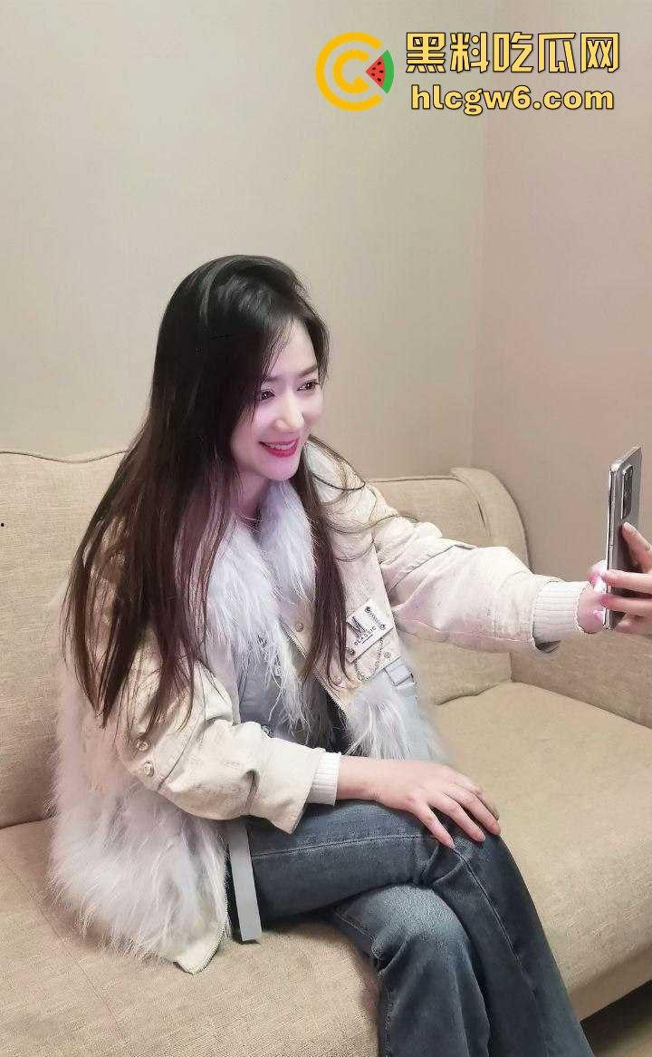 极品御姐健身房假借咨询勾搭教练,渔网黑丝酒店跪地求操,疯狂打桩输出被操成母狗,健身教练火力全开让她一败涂地!-10