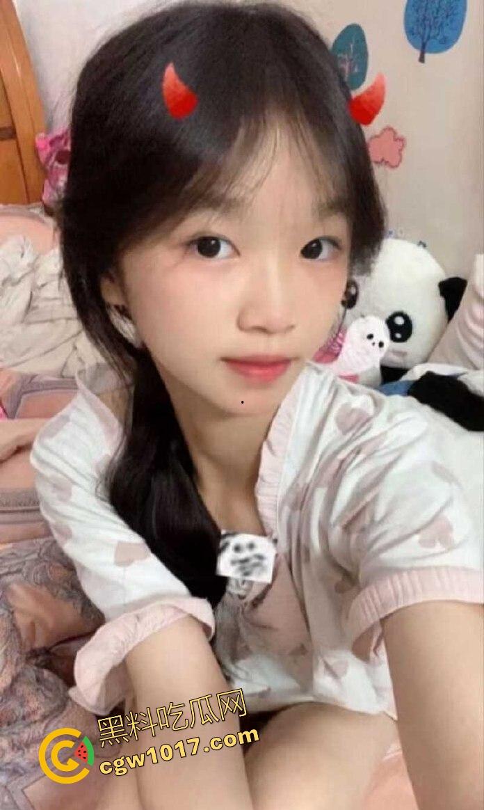 表面清纯可爱学生妹【邢可欣】长得一副人畜无害的脸，实则私下却是自慰福利姬，这小穴自插捅的，淫水泛滥！-15