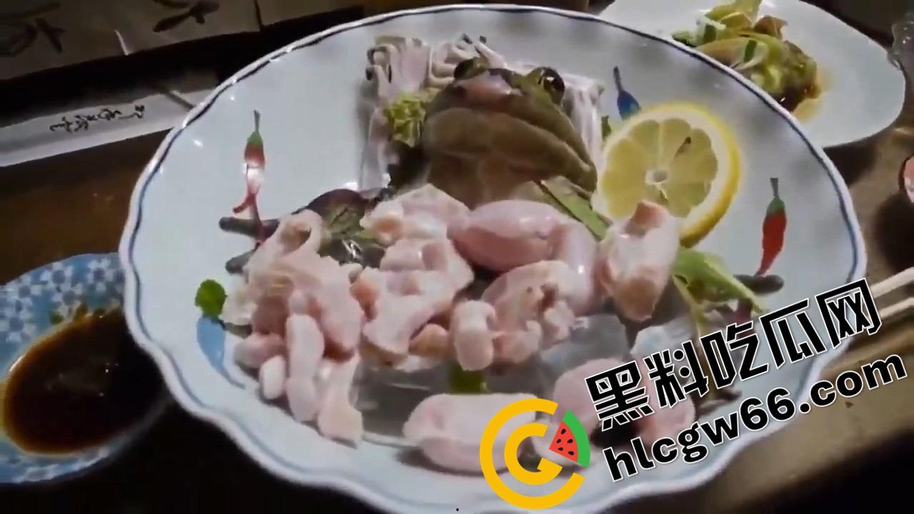 蛙蛙刺身,现杀现吃!上半身还在挣扎,下半身已经下肚,小日子这口味是真敢整!-7