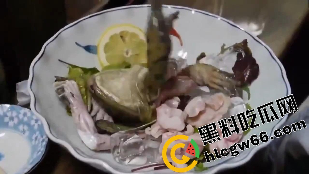 蛙蛙刺身,现杀现吃!上半身还在挣扎,下半身已经下肚,小日子这口味是真敢整!-8
