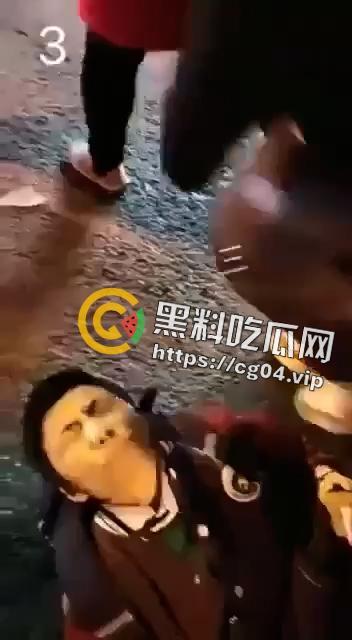 热瓜速递!12月13日晚四川资阳安岳县公车事故现场画面 多名学生和家长受伤 医院正在抢救 伤亡暂未公布-2