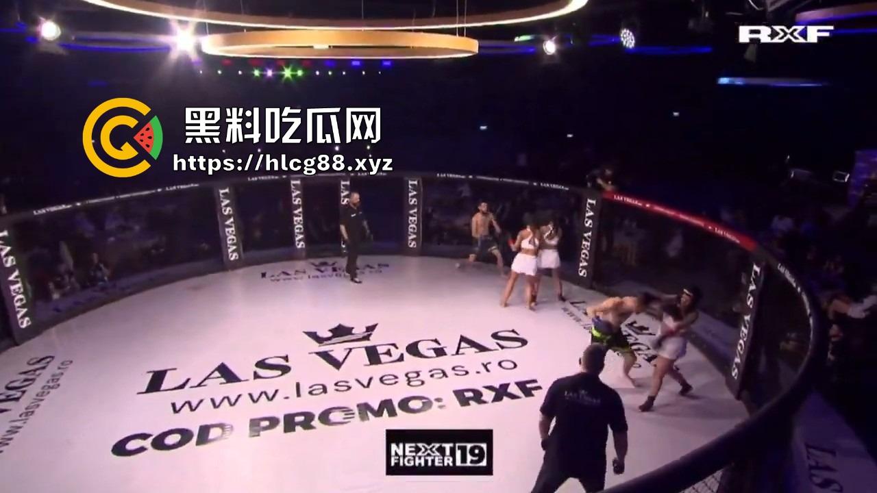 罗马尼亚三成人博主大奶妹进八角楼打拳被拳手狂揍,这要是换到床上2个男的都不够看!-3