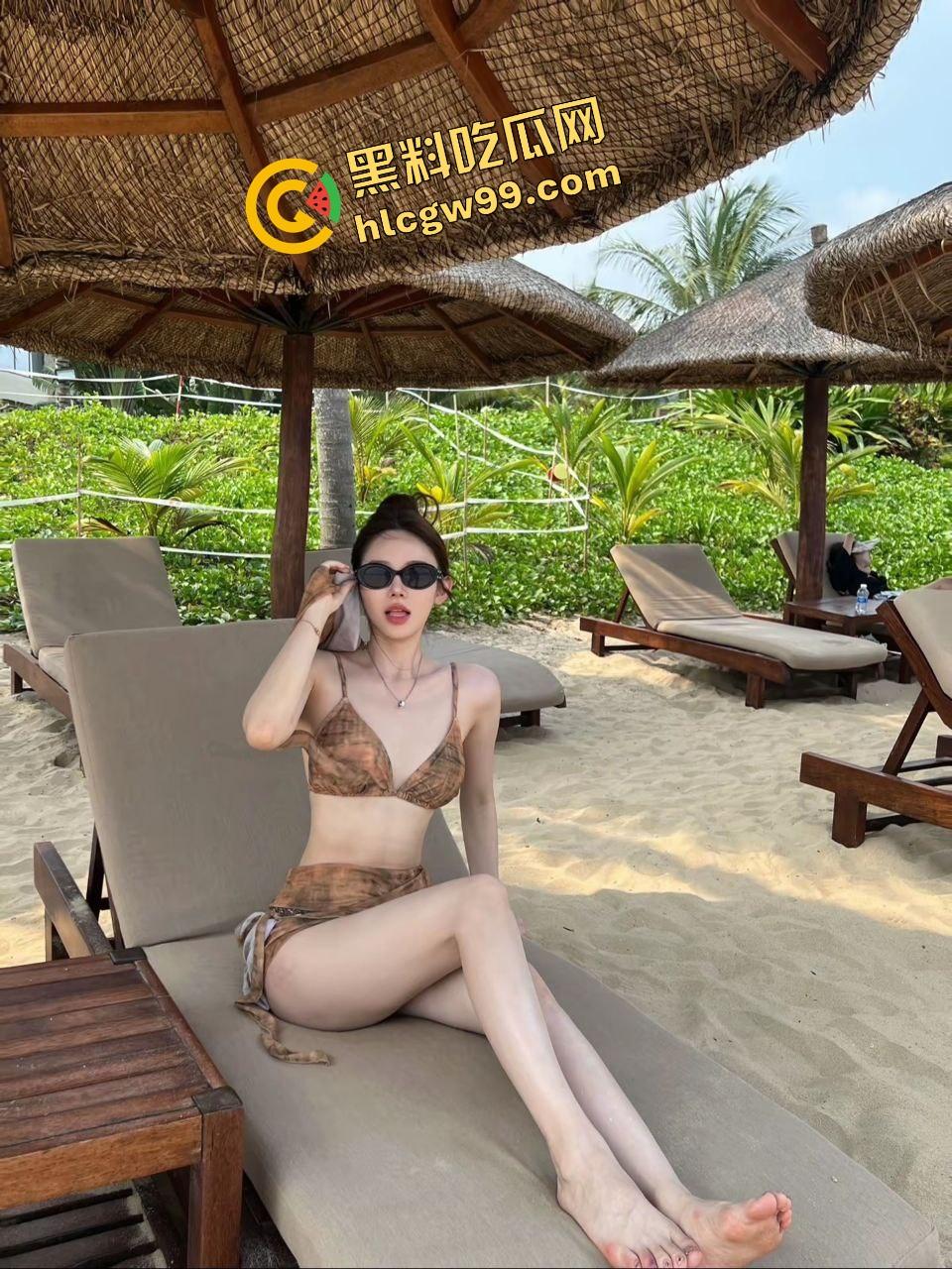 北京高冷女神混血女骚鸡【柯雅婷】大哥车上车震做爱，激情摸奶口爱上位插逼！独家曝光流出！-4