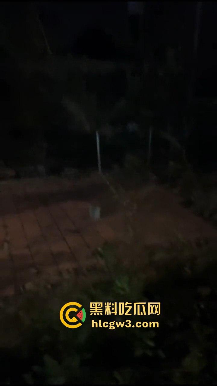 江门女装大佬变态出没！戴人皮面具假发混进女厕，被追堵脱下伪装，真是恶心到顶了！-6