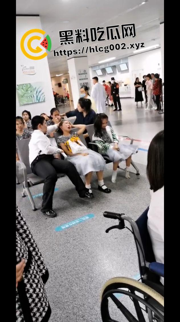 江苏南通渣土车撞翻装满春游学生的校车  死伤无数 一地尸体碎片 现场血腥视频流出-6