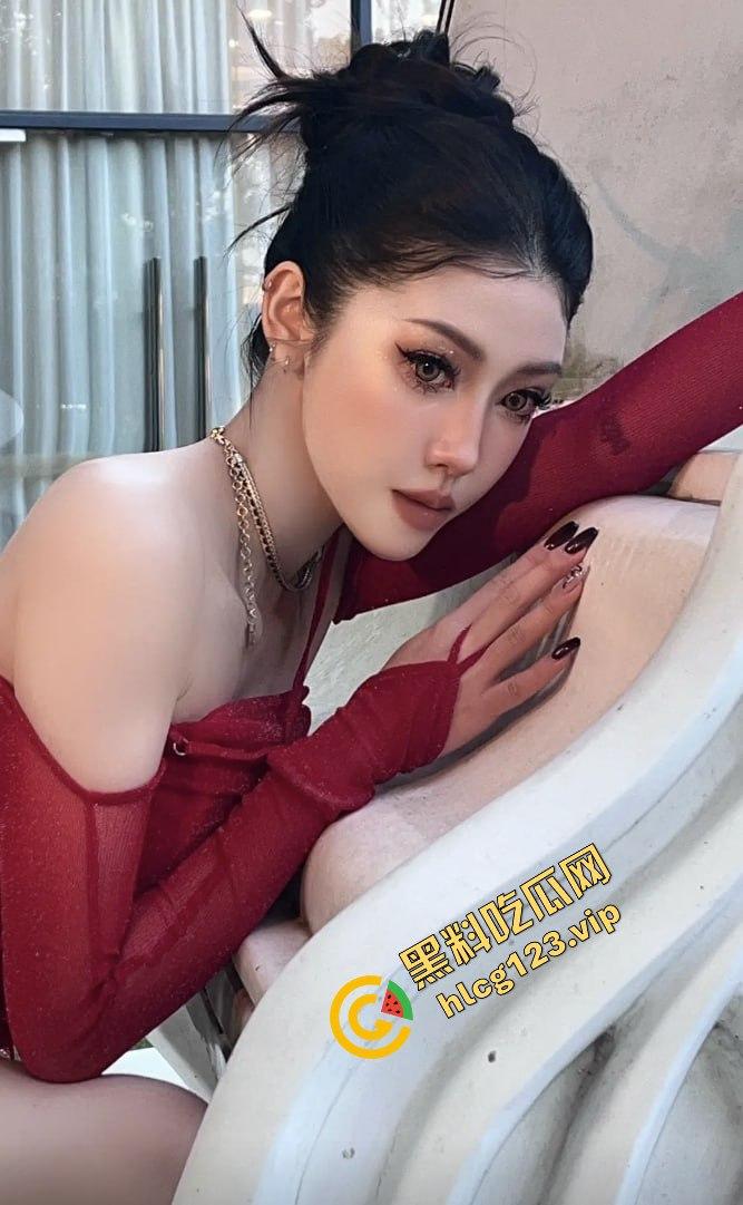 抖音主播【姜瑞雯饶舌之徒】直播翻车!输掉游戏跳擦边舞,脱衣舞即视感吓到其他主播直接开特效避嫌!-8