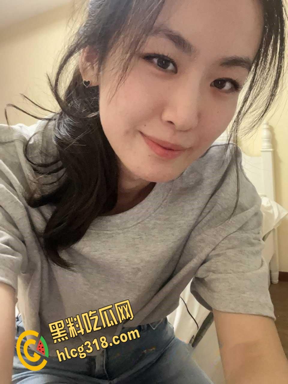 山东潍坊建设银行【周心仪】，衣服一脱马甲线一露，上来就是口活乱舔，熟女的魅力一般人顶不住 !-1