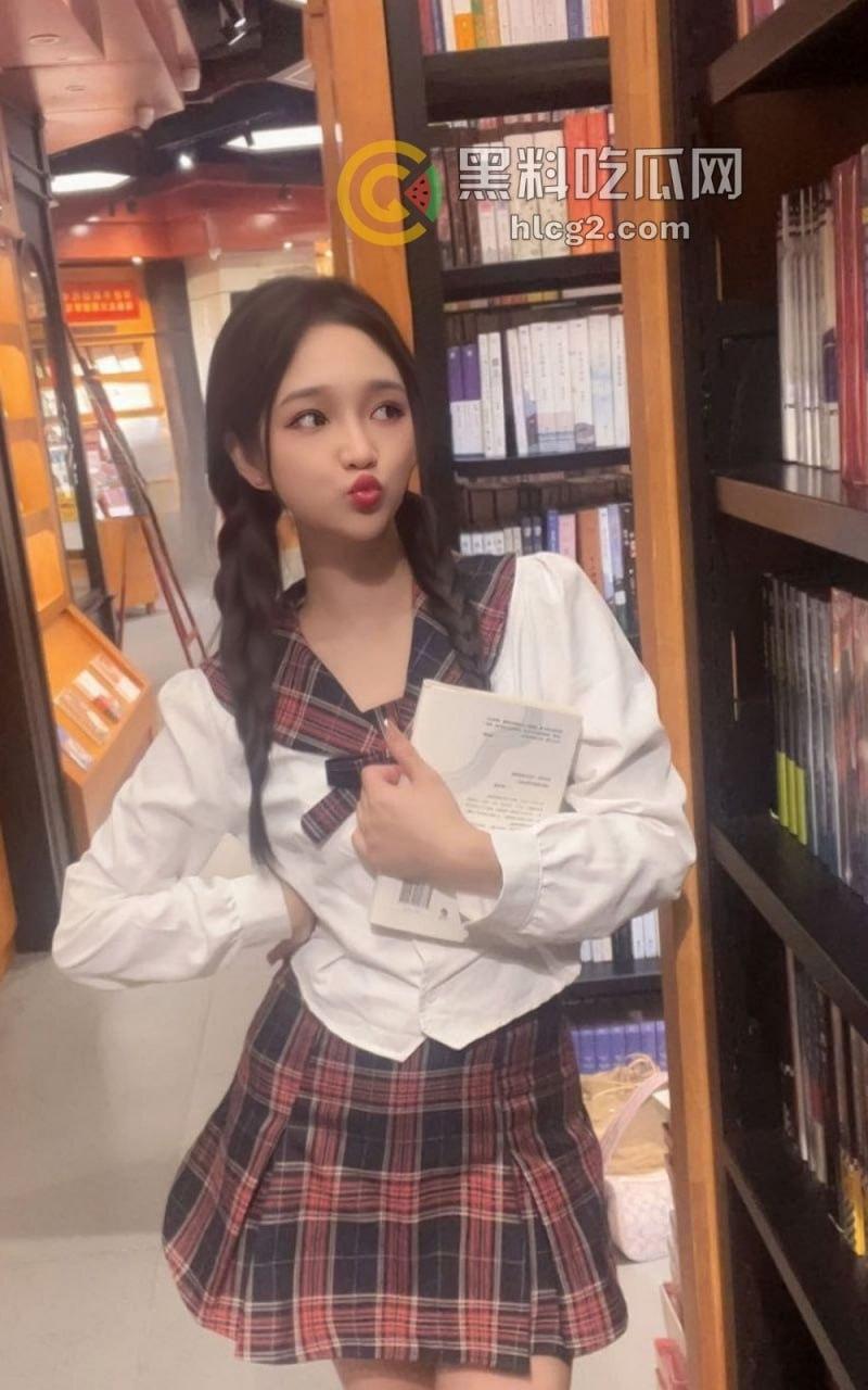 深圳大学艺术学院校花『李敏紫』无套抠逼视频发给男友遭流出,真心付出竟遭渣男背叛!-3