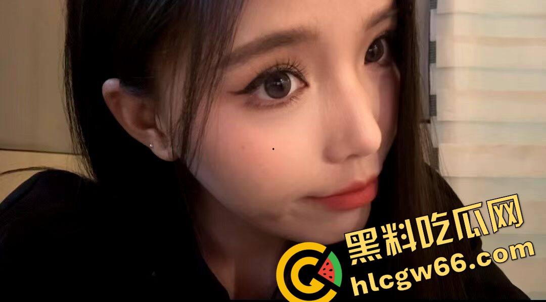 长沙肉感骚货【婉婉】身穿情趣衣撅逼给金主摆拍，假屌爆插嫩穴插到松弛，呻吟骚到让人原地射！-2