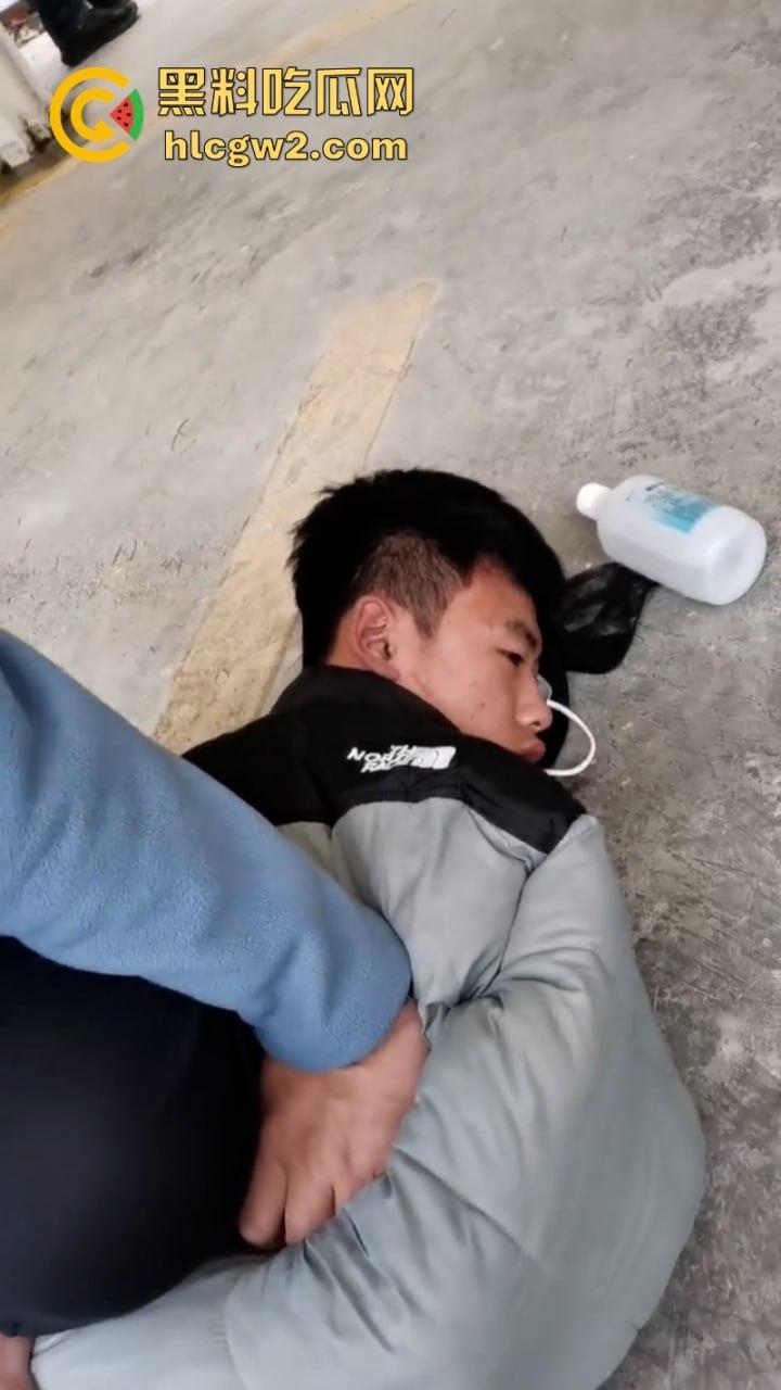 山东淄博小伙偷宝马车被车主发现当街扣押 年纪轻轻就在警局记录在册了-1