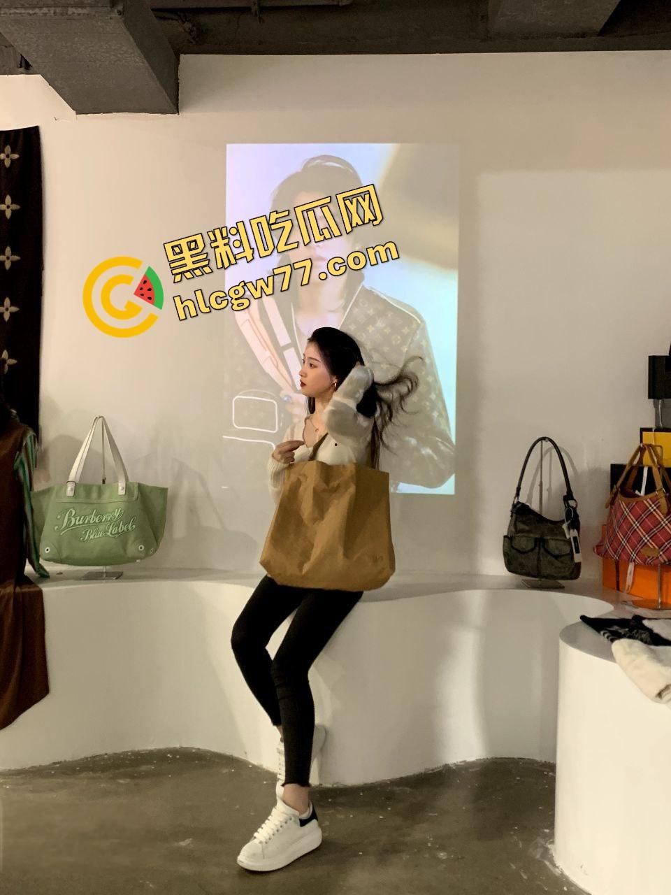 杭城艺术学院高颜值女大学生【蒲悦蓝】从白裙学妹到富二代的性奴肉狗，被PUA调教成掰逼求操的反差骚货！-3