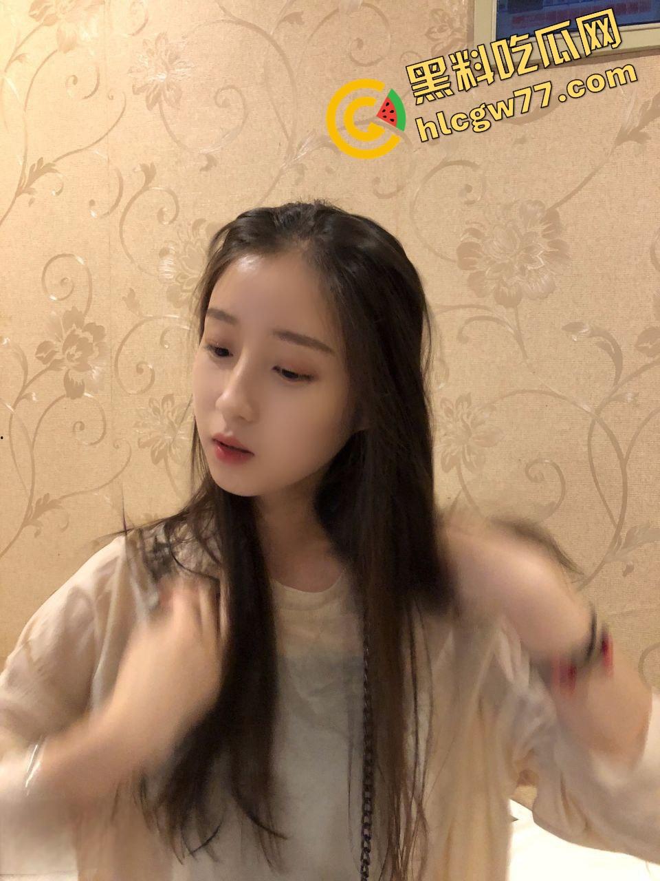 杭城艺术学院高颜值女大学生【蒲悦蓝】从白裙学妹到富二代的性奴肉狗，被PUA调教成掰逼求操的反差骚货！-6