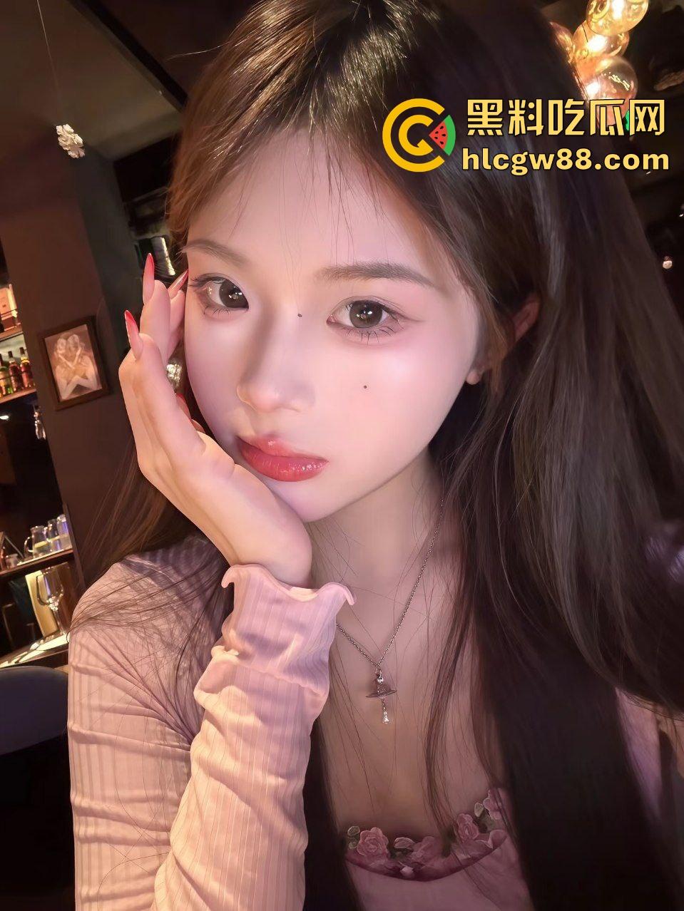 淫妻少妇妈妈 (陈霞) 为给女儿找工作下海做母狗，母女俩大展骚性，只要钱到位母女皆可双飞！-4