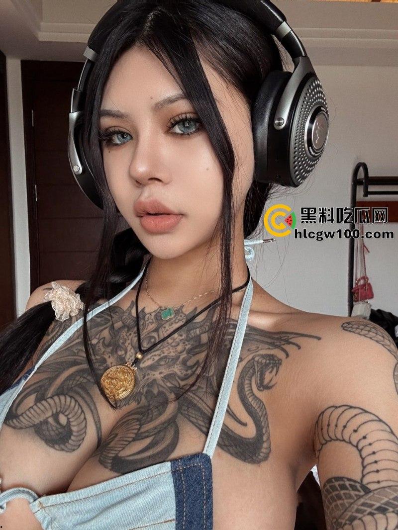 微密圈高颜值纹身一姐【白鹿】大波女双性恋喜欢被侮辱 踩脸踩奶子露点合集流出 真的很漂亮-17