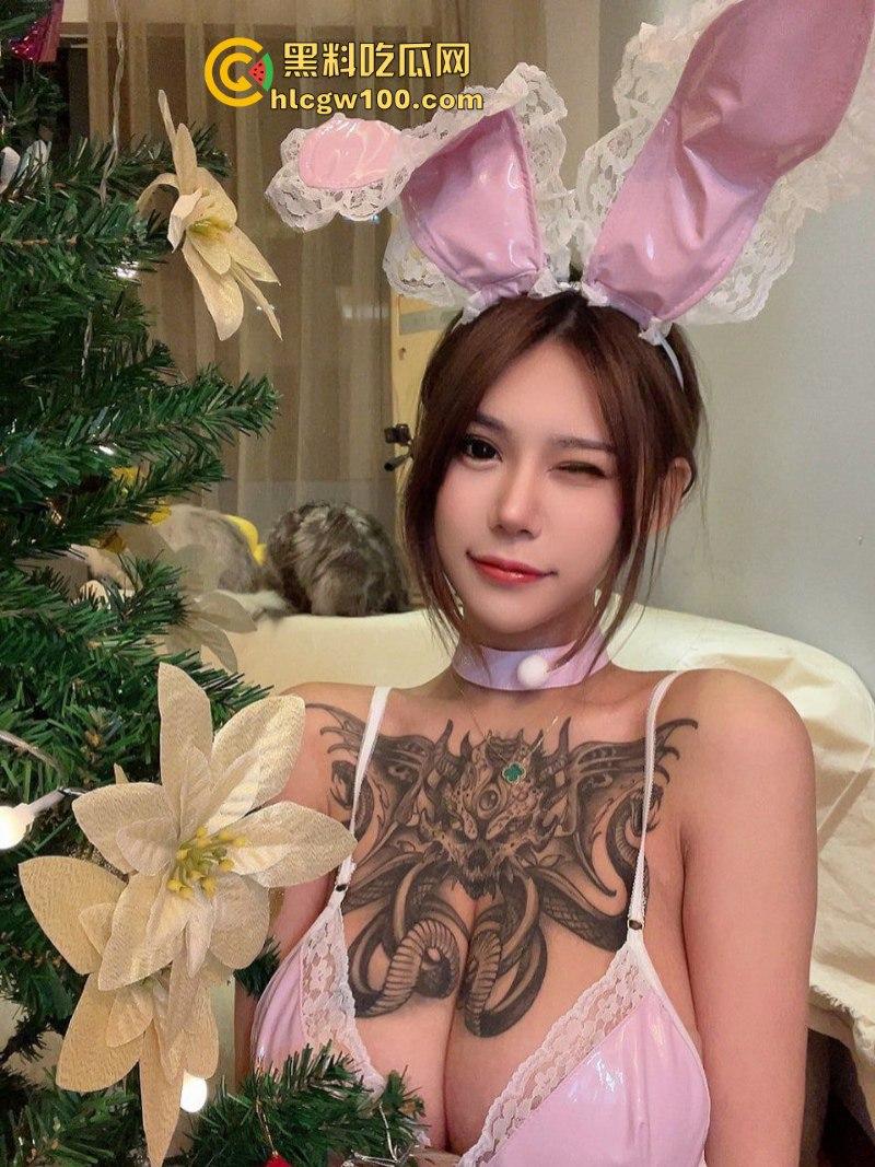 微密圈高颜值纹身一姐【白鹿】大波女双性恋喜欢被侮辱 踩脸踩奶子露点合集流出 真的很漂亮-23