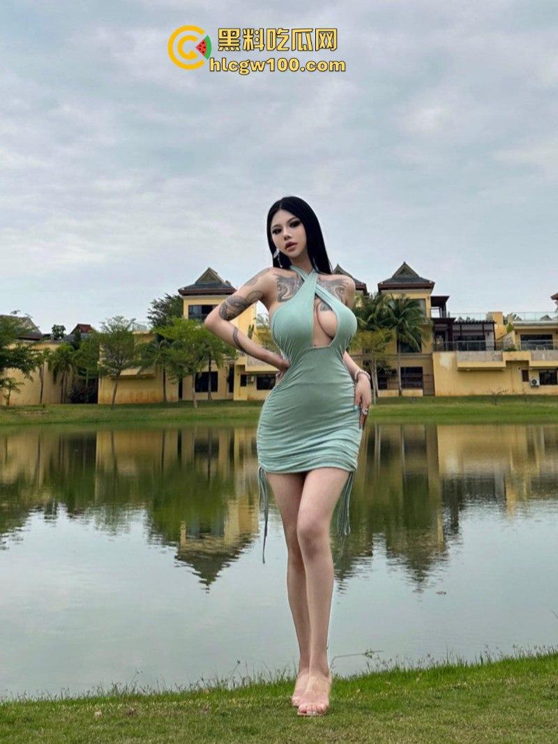 微密圈高颜值纹身一姐【白鹿】大波女双性恋喜欢被侮辱 踩脸踩奶子露点合集流出 真的很漂亮-31