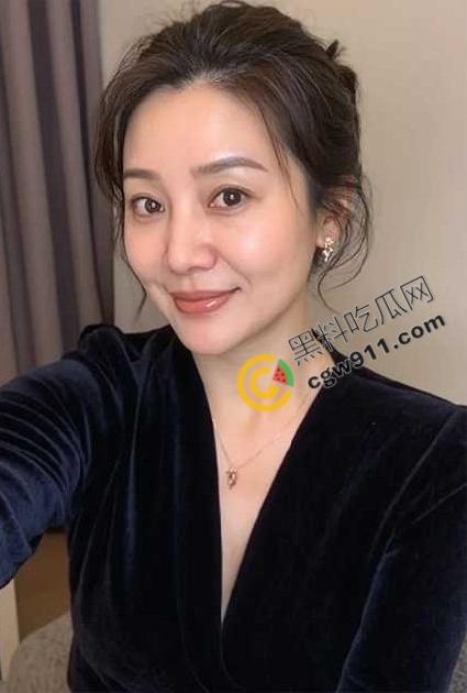 海角乱伦:母亲节用肉棒孝敬淫母,儿子精液狂喷脸上，大屌爆操淫荡骚穴，床下为母，床上为妻-6