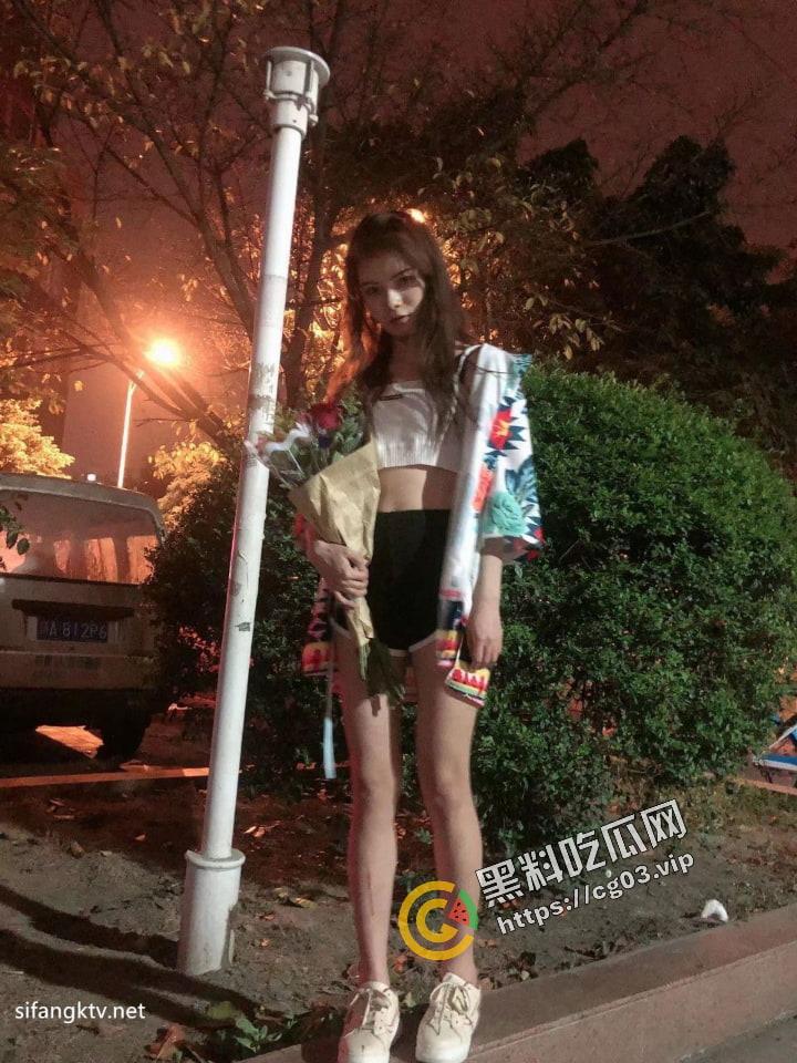 重庆反差婊【赵红艳】海量生活照+与同居男友性爱自拍流出 百度云泄密34P+6V-15