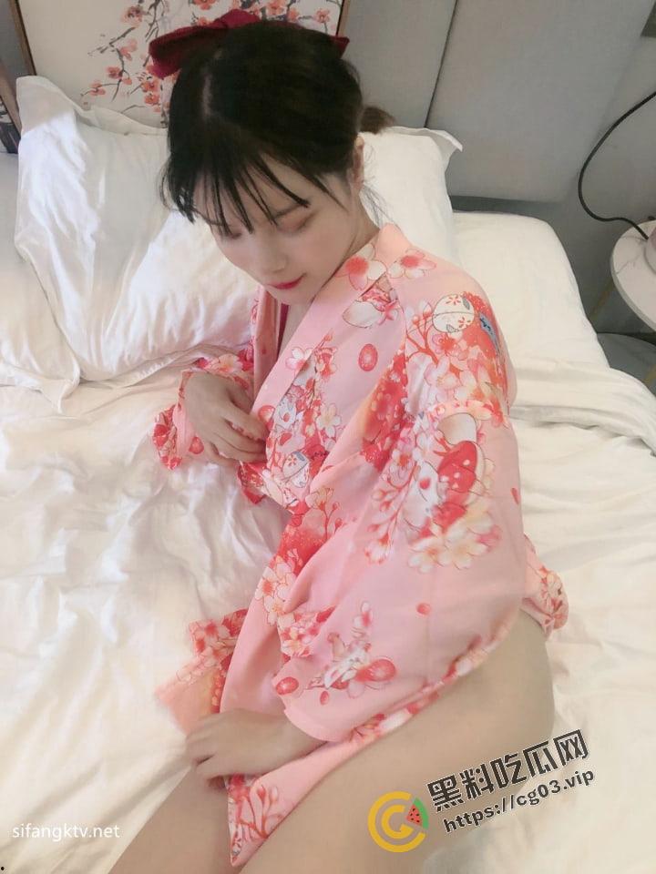 重庆反差婊【赵红艳】海量生活照+与同居男友性爱自拍流出 百度云泄密34P+6V-24