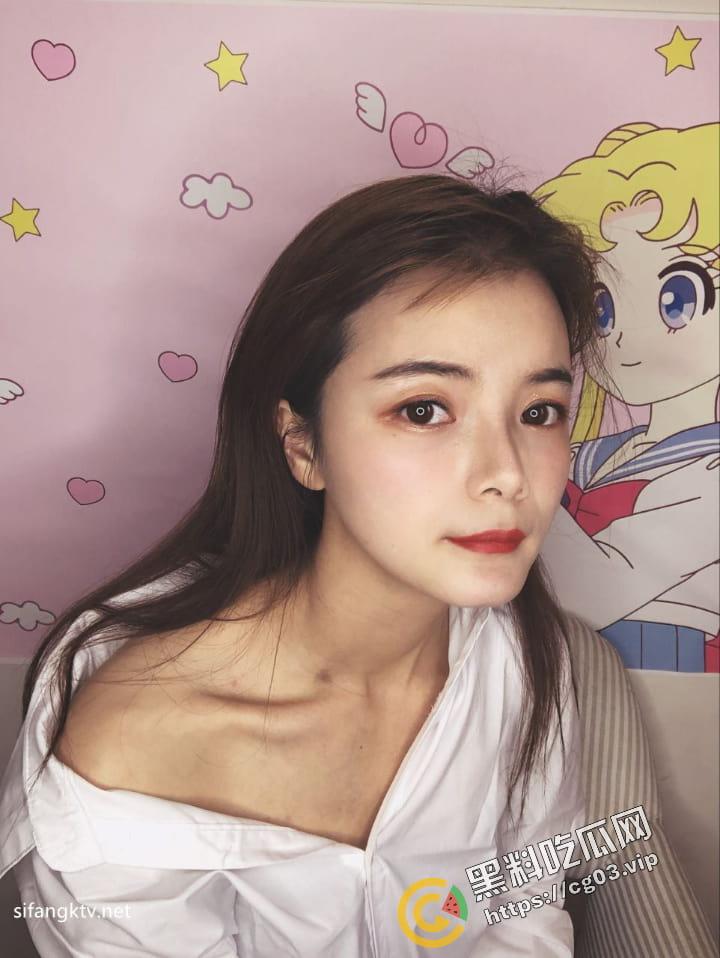 重庆反差婊【赵红艳】海量生活照+与同居男友性爱自拍流出 百度云泄密34P+6V-25