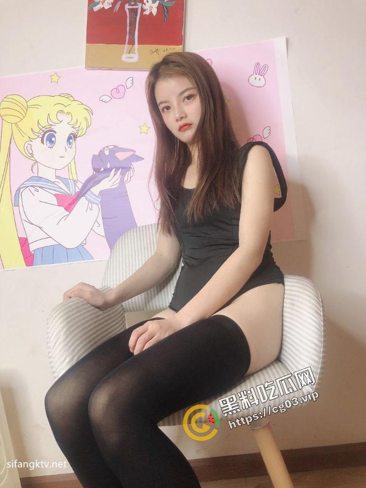 重庆反差婊【赵红艳】海量生活照+与同居男友性爱自拍流出 百度云泄密34P+6V-26