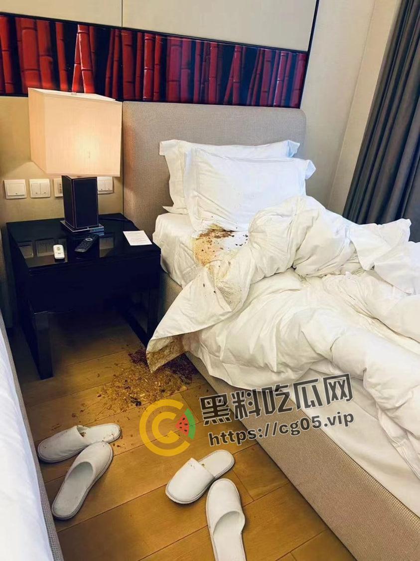 男同天团喜来登酒店大使套房欢度圣诞  爆操到肛门喷粪 画面惨不忍睹-4