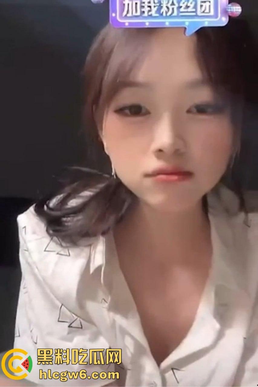 抖音骚浪嫩妹【萍果】开会直播脱光抠逼自慰，哥哥钱一到骚得比鸡还浪，浪叫不停姿势全都整出来！-4