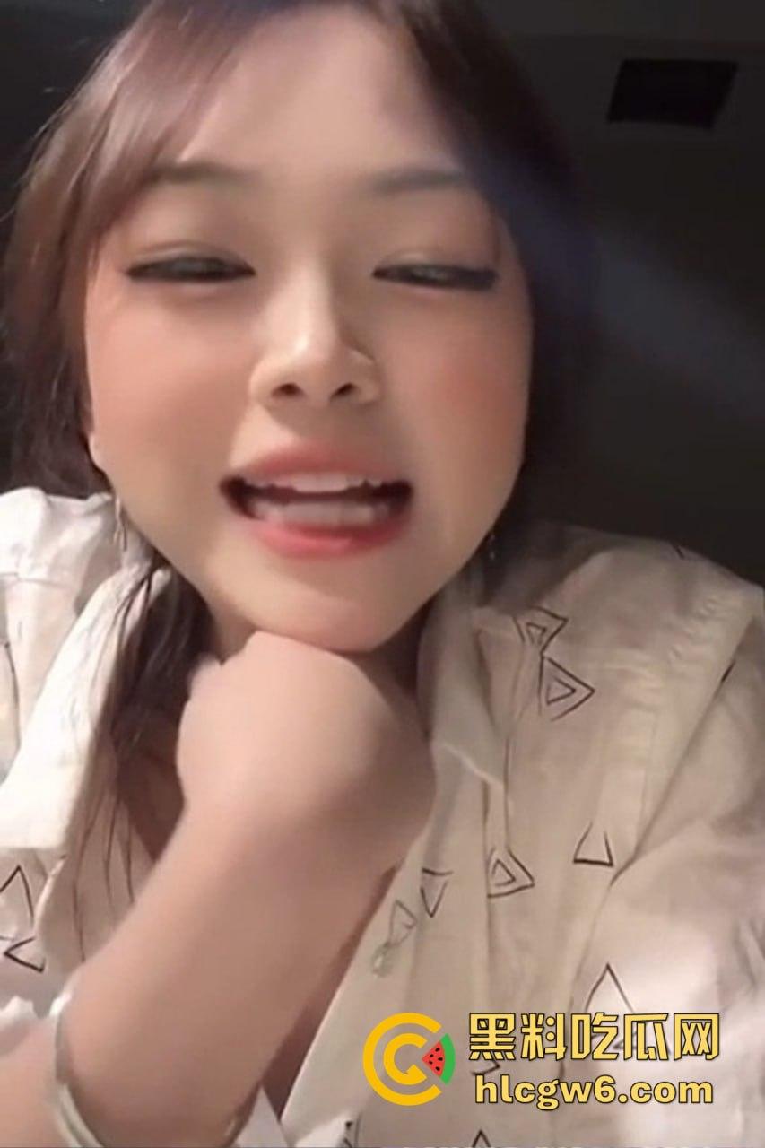 抖音骚浪嫩妹【萍果】开会直播脱光抠逼自慰，哥哥钱一到骚得比鸡还浪，浪叫不停姿势全都整出来！-6