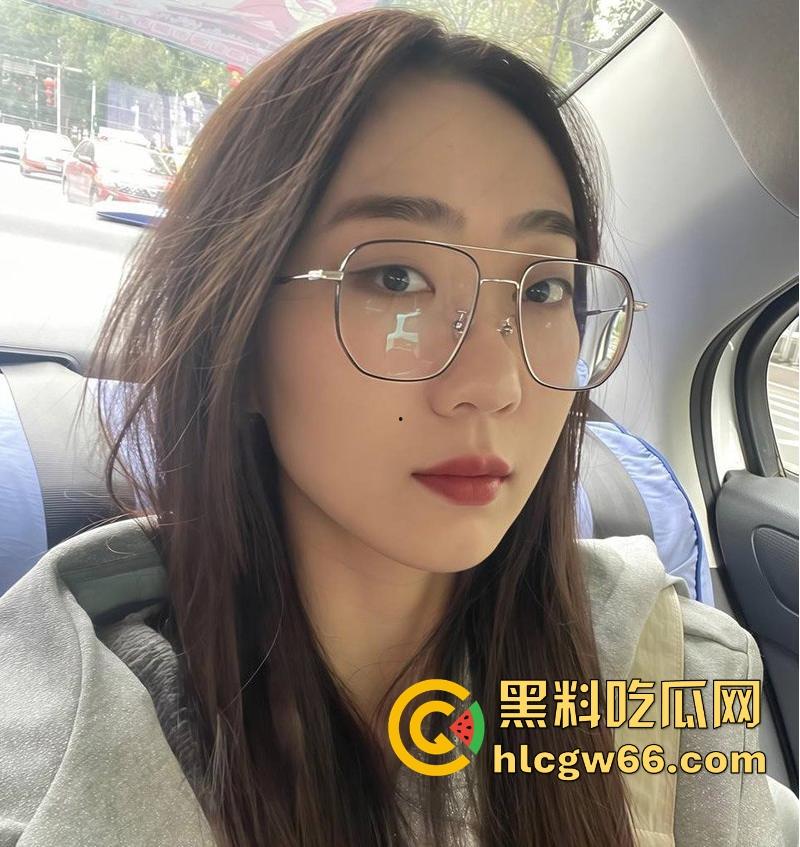 成都小学语文老师【苏靖雯】酒店约炮学生家长视频流出 主动口交上位榨精 无比风骚！-2