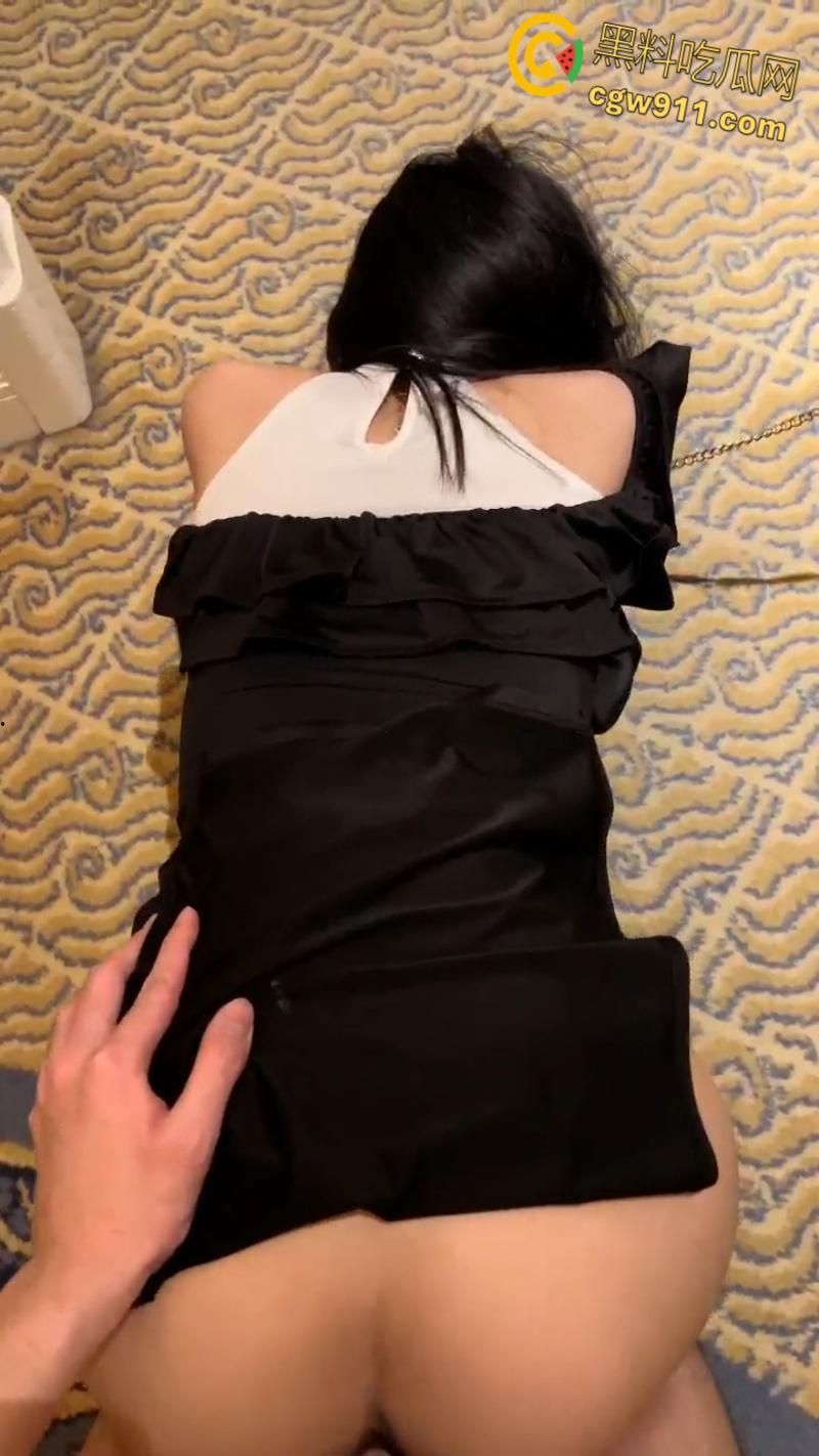 太原理工大学【李雪影】,饥渴母狗沉迷约炮,被炮友花式调教,狗链掐脖跳蛋玩肛塞,脖子全是草莓印 !-8