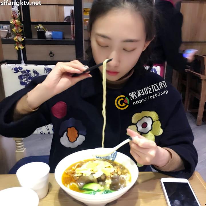 女同磨豆腐做爱遭泄漏 原相机自拍 能清楚听到刺耳的淫语骚话和做爱的呻吟声-11