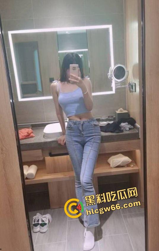 济南护理学院小母狗『胡玉沙』背着男友约炮已婚男被曝光，双腿大开当情妇，被干的叫到抽搐！-4