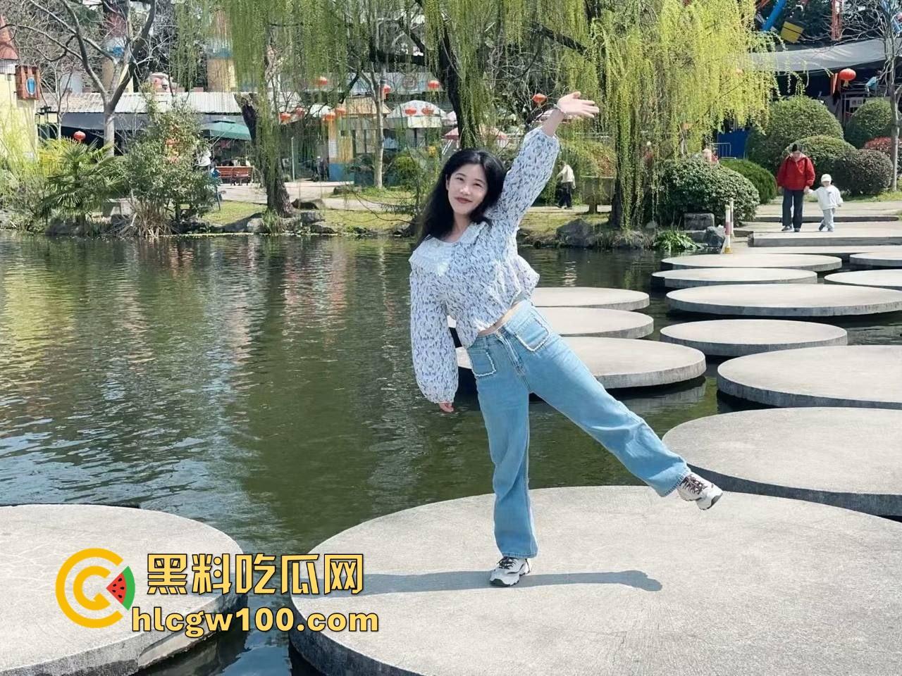 福州麻将馆骚少妇【戴楚琪】牌品烂成狗，一输就不回家，勾引老哥后直接被操到嗷嗷叫，这爱赌的裤带果然松！-6