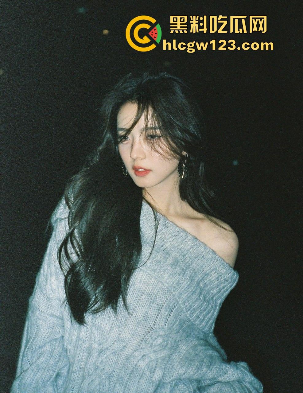 电影院监控下 情侣吃鸡被抓包 角落里埋头猛吸十分刺激 尺度炸裂到让人脸红心跳！-2