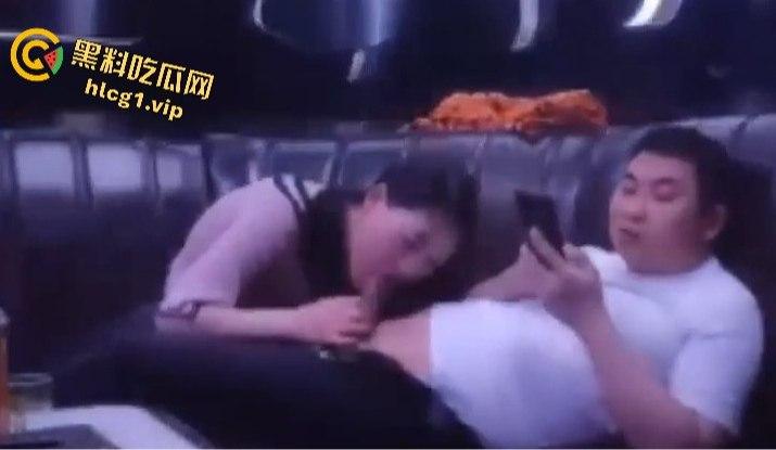 瓜友投稿:ktv不带套操嫂子!老公就在门外!最后再来个口爆真是惊险又刺激!-3